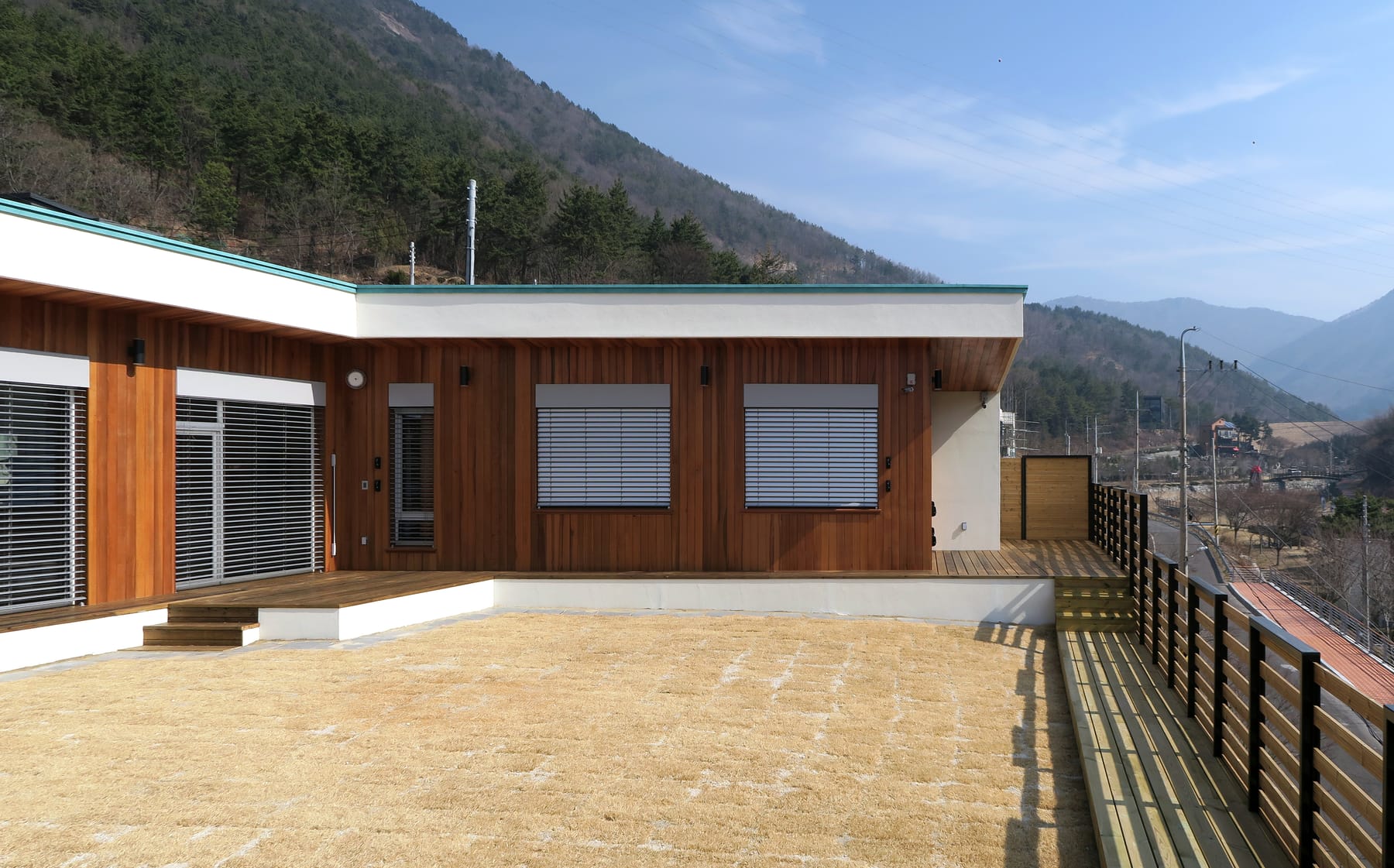 [해가패시브 칼럼 28편] 남쪽 창의 처마 설계 — 고정·가동 수평차양(오버행)의 과학